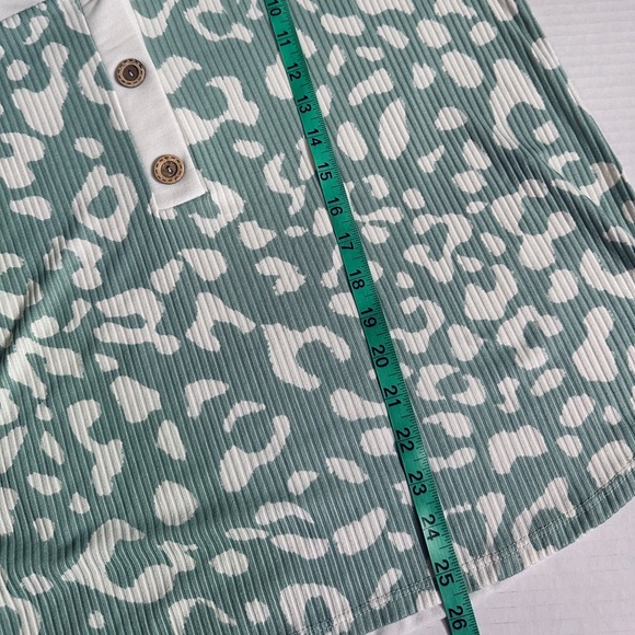Macaron Leopard Print Ribbed Button Henley Top Large - Picture 7 of 7
